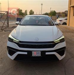 ئێم جی 5 پڵەس